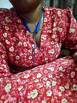 Snapshot of Tamil_Smiley_Queen chatting on 01/08/26, 06:21 Tamil Smiley Queen online show from 01/08/26, 06:21