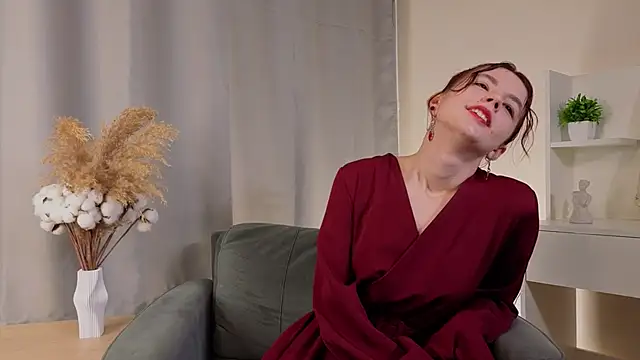 Snapshot of SharaSauer chatting on 11/28/25, 02:25 SharaSauer online show from 11/28/25, 02:25