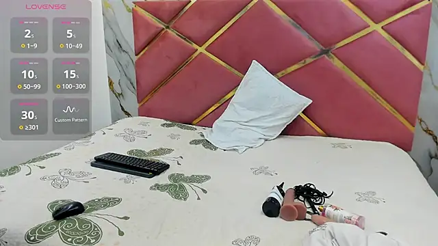 Snapshot of VALERIAQUEENTS__ chatting on 01/14/26, 12:22 VALERIAQUEENTS online show from 01/14/26, 12:22