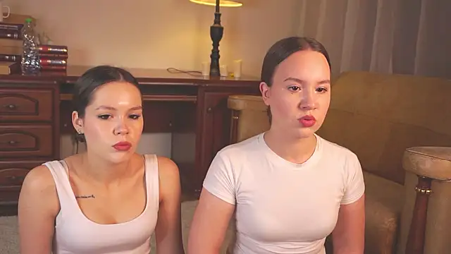 Snapshot of VirginiaRowe chatting on 11/27/25, 02:19 VirginiaRowe online show from 11/27/25, 02:19