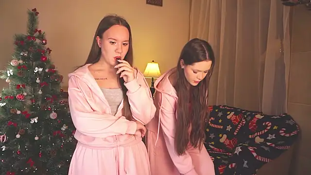 Snapshot of VirginiaRowe chatting on 12/01/25, 02:00 VirginiaRowe online show from 12/01/25, 02:00