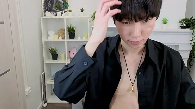 Snapshot of YugoAsian chatting on 11/25/25, 12:27 YugoAsian online show from 11/25/25, 12:27