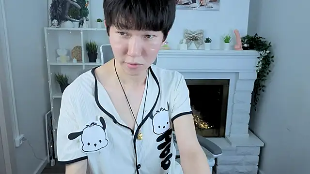 Snapshot of YugoAsian chatting on 11/30/25, 12:42 YugoAsian online show from 11/30/25, 12:42