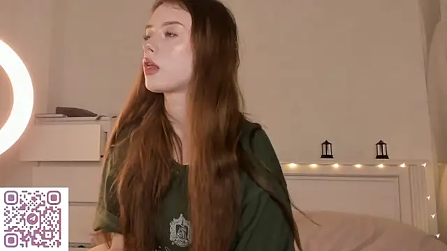 AmyForYouu online show from 12/22/25, 08:06