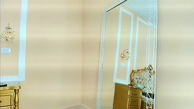 HallieStone online show from 12/15/25, 03:05