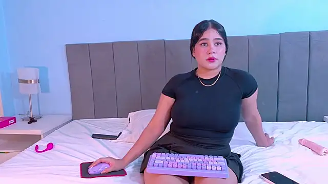 Lizz Bunny online show from 04/29/26, 12:27