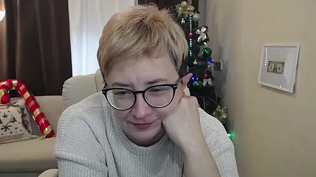 Snapshot of ChristinaRainforce chatting on 11/26/25, 07:20 ChristinaRainforce online show from 11/26/25, 07:20