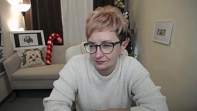 Snapshot of ChristinaRainforce chatting on 11/27/25, 01:02 ChristinaRainforce online show from 11/27/25, 01:02