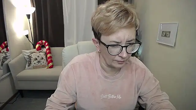 Snapshot of ChristinaRainforce chatting on 12/01/25, 01:38 ChristinaRainforce online show from 12/01/25, 01:38