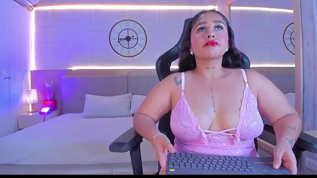 Snapshot of Julietaa_1 chatting on 11/27/25, 07:49 Julietaa 1 online show from 11/27/25, 07:49