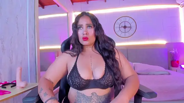 Snapshot of Julietaa_1 chatting on 12/04/25, 07:44 Julietaa 1 online show from 12/04/25, 07:44