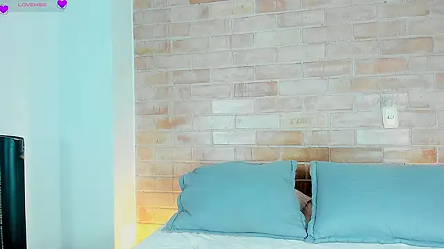 Snapshot of niicole_steele_ chatting on 06/11/26, 01:05 niicole steele online show from 06/11/26, 01:05