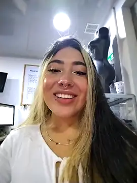 Snapshot of Manuela_Velvet chatting on 11/27/25, 02:24 Manuela Velvet online show from 11/27/25, 02:24