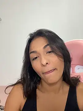 Snapshot of Laurapocahontas chatting on 11/27/25, 12:24 Laurapocahontas online show from 11/27/25, 12:24