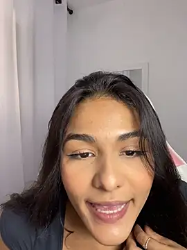 Snapshot of Laurapocahontas chatting on 12/01/25, 07:30 Laurapocahontas online show from 12/01/25, 07:30