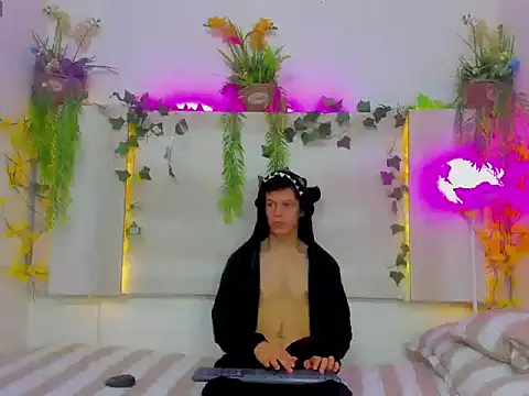 AngelSlimm online show from 11/28/25, 05:10