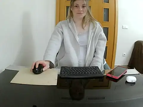 Adelyxveex online show from 12/01/25, 11:43