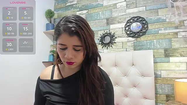 Snapshot of EmilyCambell chatting on 11/28/25, 06:43 EmilyCambell online show from 11/28/25, 06:43