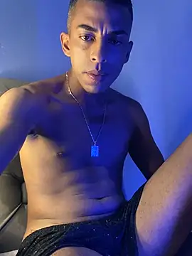 Snapshot of pablof5 chatting on 02/13/26, 01:12 pablof5 online show from 02/13/26, 01:12