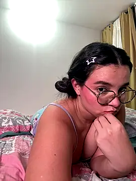 Snapshot of LilBunny_1 chatting on 11/26/25, 12:00 LilBunny 1 online show from 11/26/25, 12:00