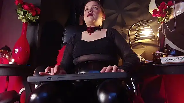 MillyWhrite online show from 12/22/25, 05:21