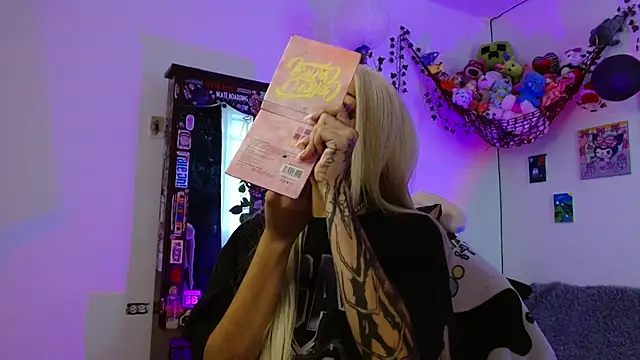 Snapshot of Layla_quinn chatting on 01/13/26, 08:25 Layla quinn online show from 01/13/26, 08:25