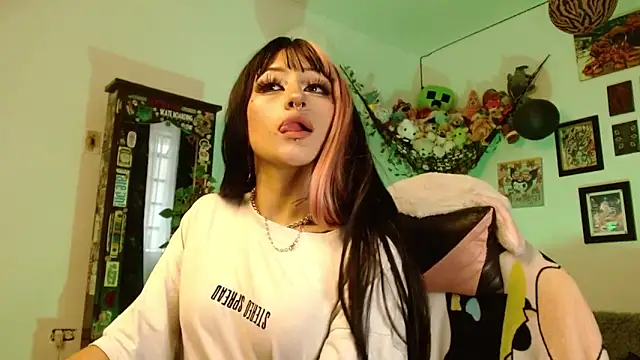 Snapshot of Layla_quinn chatting on 01/14/26, 07:30 Layla quinn online show from 01/14/26, 07:30