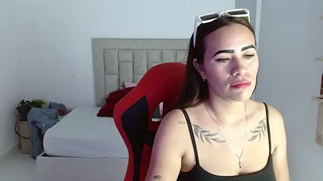 Snapshot of Kim-Fiori chatting on 11/28/25, 06:54 Kim-Fiori online show from 11/28/25, 06:54