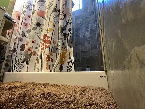 xxxenzo1 online show from 02/18/25, 06:15