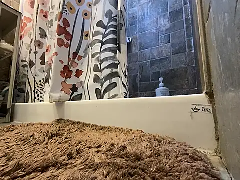 xxxenzo1 online show from 03/15/25, 04:54