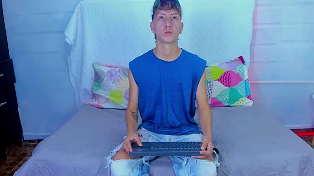 Snapshot of sammysex- chatting on 11/26/25, 06:25 sammysex- online show from 11/26/25, 06:25