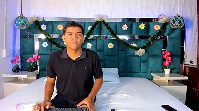  bonnyandclyde online show from 12/19/25, 12:01