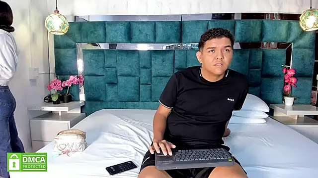 Snapshot of _bonnyandclyde chatting on 01/16/26, 12:42 bonnyandclyde online show from 01/16/26, 12:42