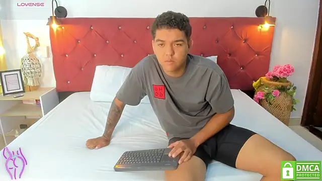 Snapshot of _bonnyandclyde chatting on 01/19/26, 12:42 bonnyandclyde online show from 01/19/26, 12:42