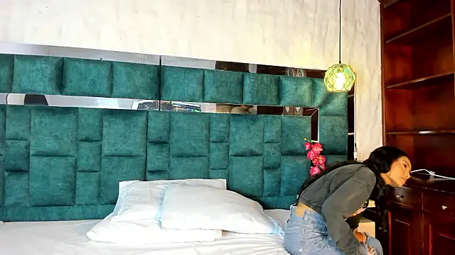 Snapshot of _bonnyandclyde chatting on 02/02/26, 01:10 bonnyandclyde online show from 02/02/26, 01:10