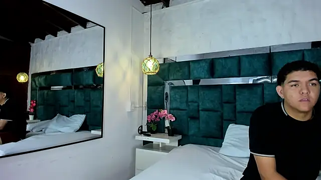 Snapshot of _bonnyandclyde chatting on 02/07/26, 01:15 bonnyandclyde online show from 02/07/26, 01:15