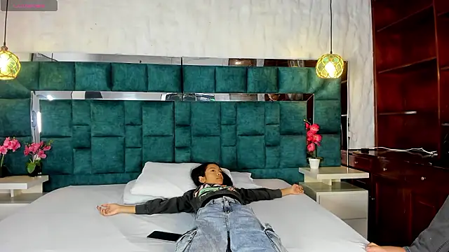 Snapshot of _bonnyandclyde chatting on 02/27/26, 12:27 bonnyandclyde online show from 02/27/26, 12:27