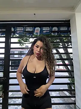 VictoriaaRose online show from 11/26/25, 10:33