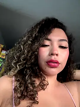 VictoriaaRose online show from 11/30/25, 10:36