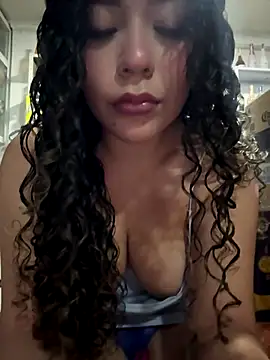 VictoriaaRose online show from 12/21/25, 11:01