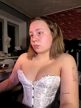 Snapshot of Annahylio chatting on 11/26/25, 08:10 Annahylio online show from 11/26/25, 08:10