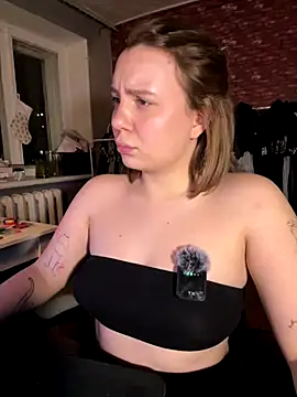 Snapshot of Annahylio chatting on 11/30/25, 06:23 Annahylio online show from 11/30/25, 06:23