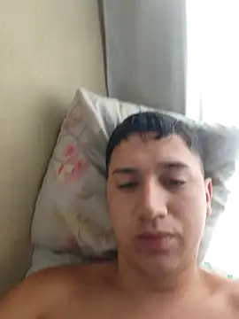 Snapshot of Alvarezz0202 chatting on 02/12/26, 02:23 Alvarezz0202 online show from 02/12/26, 02:23