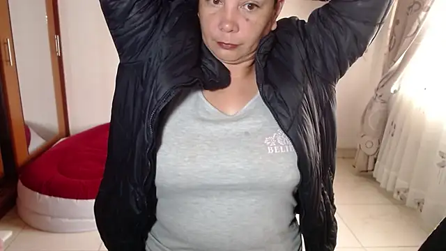 vivian-milf online show from 02/07/26, 12:42