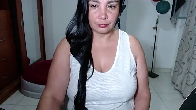 Snapshot of vivian-milf chatting on 05/01/26, 01:43 vivian-milf online show from 05/01/26, 01:43