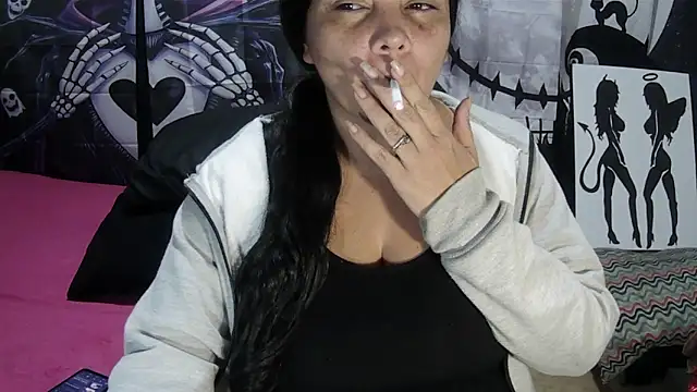 Snapshot of vivian-milf chatting on 06/09/26, 02:34 vivian-milf online show from 06/09/26, 02:34