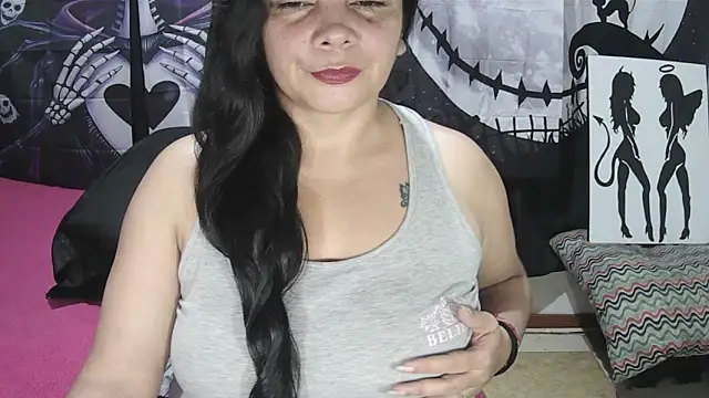 Snapshot of vivian-milf chatting on 06/13/26, 01:47 vivian-milf online show from 06/13/26, 01:47