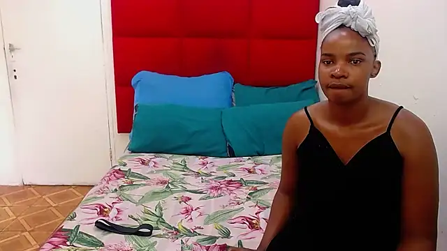 Snapshot of EMBER_FOX chatting on 02/05/26, 11:48 EMBER FOX online show from 02/05/26, 11:48