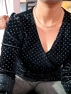 RASHMI SHARMA9 online show from 01/17/26, 07:50