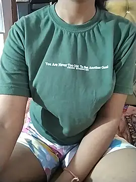 Snapshot of RASHMI_SHARMA9 chatting on 06/21/26, 06:10 RASHMI SHARMA9 online show from 06/21/26, 06:10